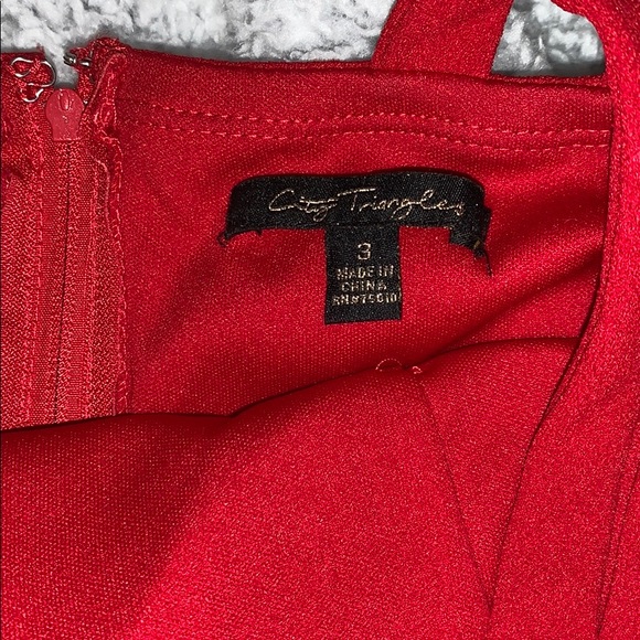 Red Prom dress - Picture 3 of 5